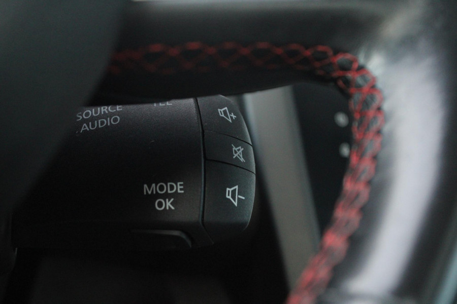 Renault Kadjar 1.3 TCe Black Edition | Automaat | Trekhaak 1500KG | BOSE | Stoelverwarming | Panorama Dak | Navigatie | Cruise Control | Climate Control | Camera |