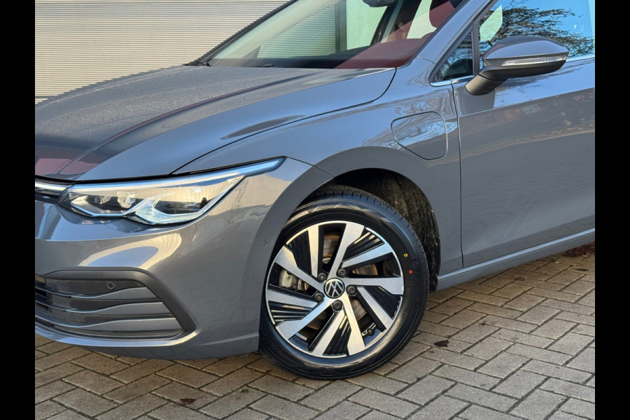 Volkswagen Golf 1.4 eHybrid Style * Camera * Side Assist * Massage * CarPlay *