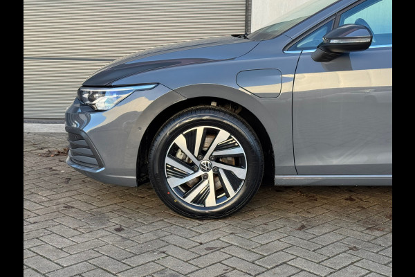Volkswagen Golf 1.4 eHybrid Style * Camera * Side Assist * Massage * CarPlay *