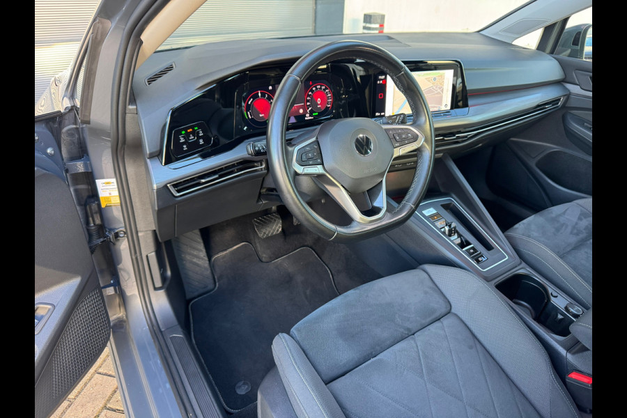 Volkswagen Golf 1.4 eHybrid Style * Camera * Side Assist * Massage * CarPlay *