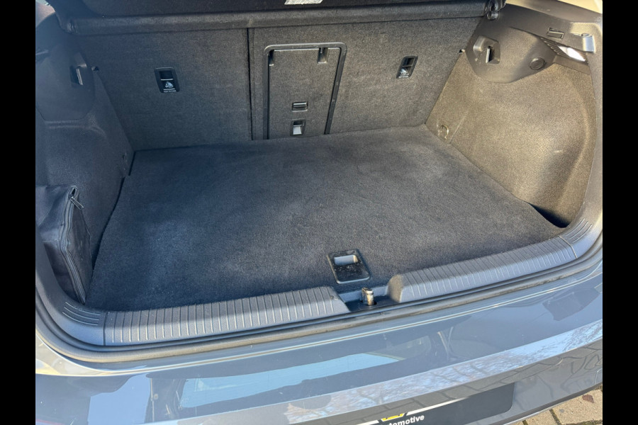 Volkswagen Golf 1.4 eHybrid Style * Camera * Side Assist * Massage * CarPlay *