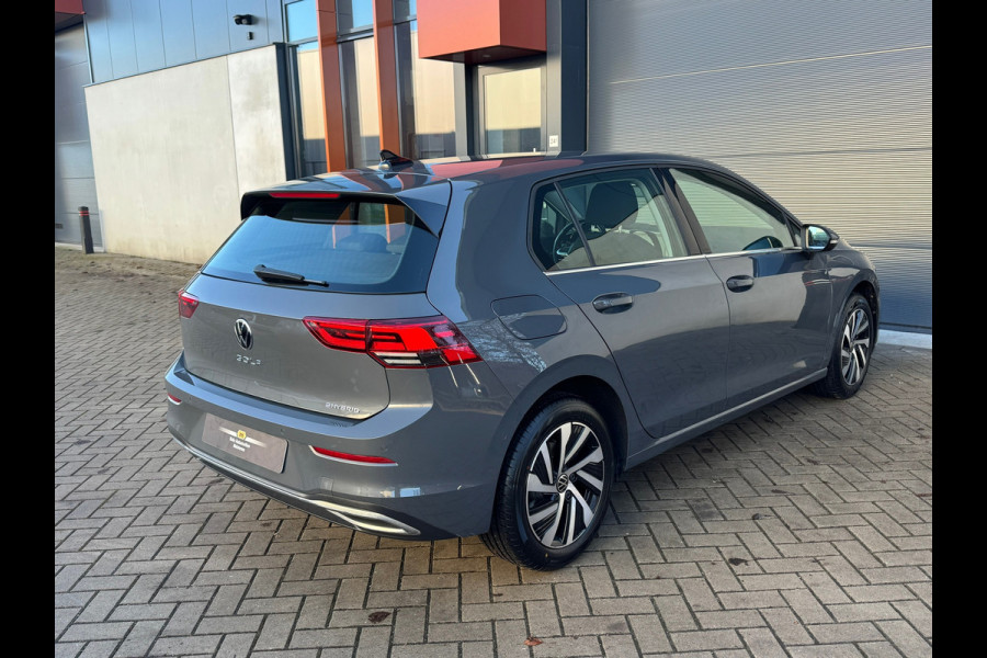 Volkswagen Golf 1.4 eHybrid Style * Camera * Side Assist * Massage * CarPlay *