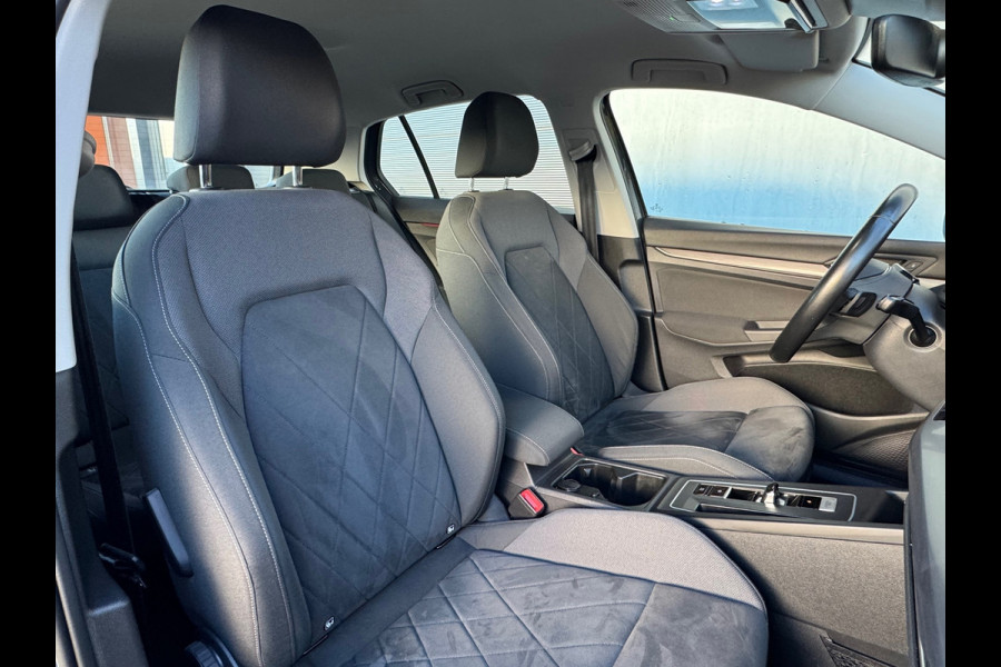 Volkswagen Golf 1.4 eHybrid Style * Camera * Side Assist * Massage * CarPlay *