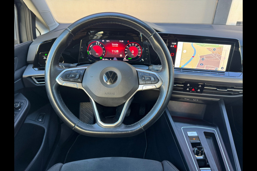 Volkswagen Golf 1.4 eHybrid Style * Camera * Side Assist * Massage * CarPlay *