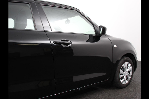 Suzuki Swift 1.2 Club Smart Hybrid | Navigatie | Apple Carplay/Android Auto | Airco | Cruise Control | Lichtmetalen velgen