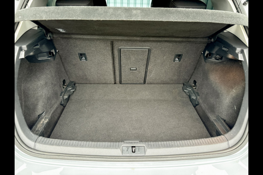 Volkswagen Golf 1.0 TSI Highline Business R | R-line | Led Koplampen | Stoelverw. | Adapt. Cr. | Prijs Rijklaar!!