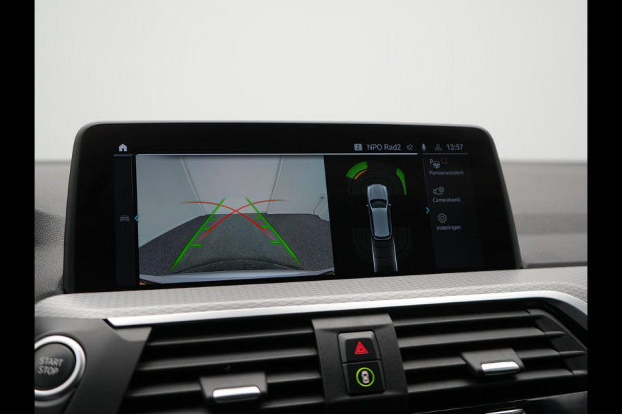 BMW X3 xDrive30e M Sport Plug In Hybrid 293pk Dealer O.H. PHEV | Trekhaak Af Fabriek | Head Up | Sportstoelen Verwarmd | Apple Carplay | Keyless | Blis | Sfeerverlichting | Virtual | Navigatie | DAB |