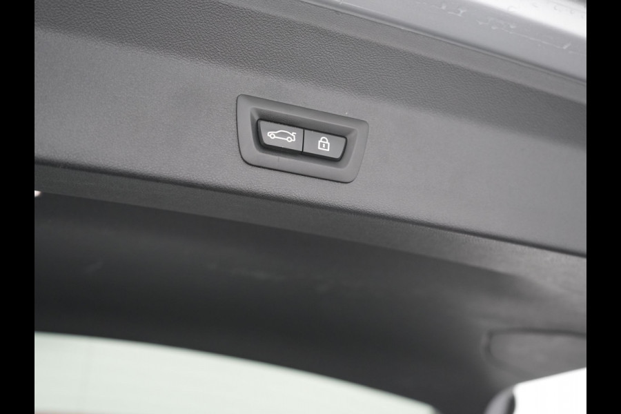 BMW X3 xDrive30e M Sport Plug In Hybrid 293pk Dealer O.H. PHEV | Trekhaak Af Fabriek | Head Up | Sportstoelen Verwarmd | Apple Carplay | Keyless | Blis | Sfeerverlichting | Virtual | Navigatie | DAB |