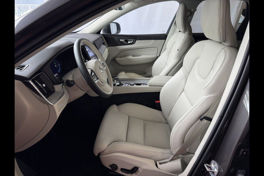 Volvo XC60 2.0 T6 350 PK CREME.LEER PHEV SCHUIFDAK AWD ULTRA BRIGHT LONG RANGE PANO HARMAN/KARDON HEADUP ELEK.KLEP phev . panorama pano