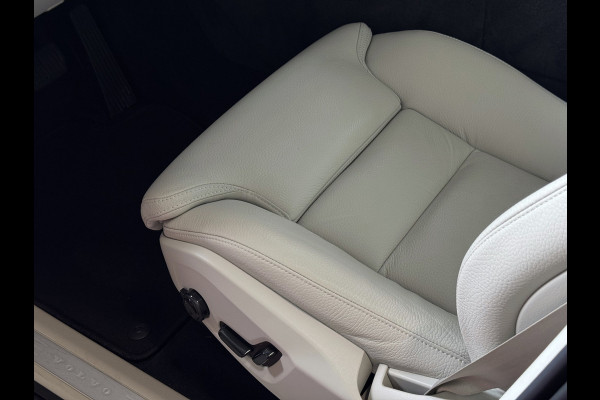 Volvo XC60 2.0 T6 350 PK CREME.LEER PHEV SCHUIFDAK AWD ULTRA BRIGHT LONG RANGE PANO HARMAN/KARDON HEADUP ELEK.KLEP phev . panorama pano