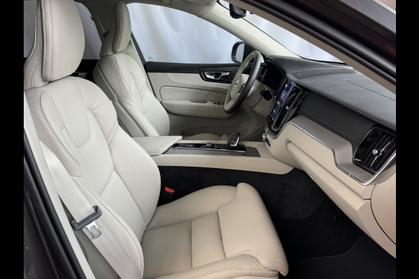 Volvo XC60 2.0 T6 350 PK CREME.LEER PHEV SCHUIFDAK AWD ULTRA BRIGHT LONG RANGE PANO HARMAN/KARDON HEADUP ELEK.KLEP phev . panorama pano