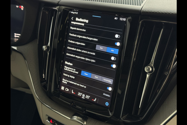 Volvo XC60 2.0 T6 350 PK CREME.LEER PHEV SCHUIFDAK AWD ULTRA BRIGHT LONG RANGE PANO HARMAN/KARDON HEADUP ELEK.KLEP phev . panorama pano