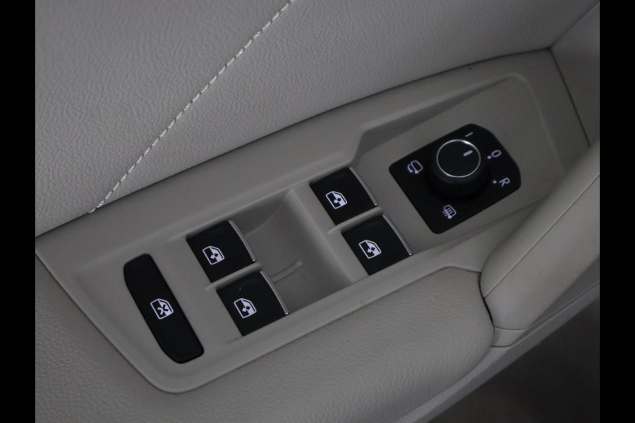 Volkswagen Tiguan 2.0 TSI 4Motion Highline Business R Automaat | 360° Camera | Trekhaak | Vol leer | Stoelverwarming | Schuif-/Kanteldak |