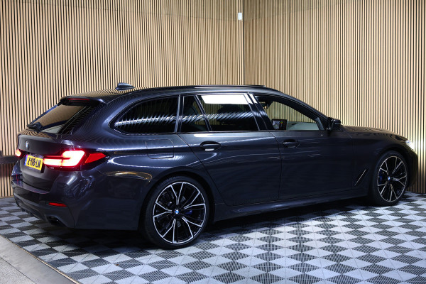 BMW 5 Serie Touring 530i xDrive M-Sport PANO HUD ACC CAM AMBIENT TRKH '21