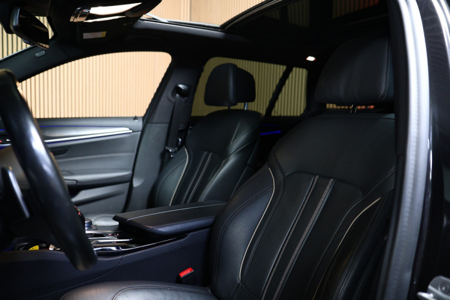 BMW 5 Serie Touring 530i xDrive M-Sport PANO HUD ACC CAM AMBIENT TRKH '21