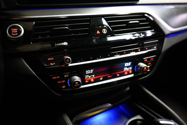 BMW 5 Serie Touring 530i xDrive M-Sport PANO HUD ACC CAM AMBIENT TRKH '21