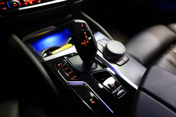 BMW 5 Serie Touring 530i xDrive M-Sport PANO HUD ACC CAM AMBIENT TRKH '21