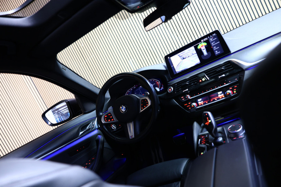 BMW 5 Serie Touring 530i xDrive M-Sport PANO HUD ACC CAM AMBIENT TRKH '21