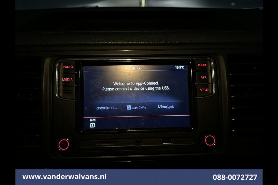 Volkswagen Transporter 2.0 TDI L2H1 Euro6 Airco | Camera | Apple Carplay | Trekhaak | Cruisecontrol Android Auto, Bijrijdersbank