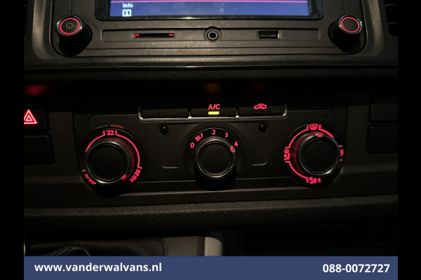 Volkswagen Transporter 2.0 TDI L2H1 Euro6 Airco | Camera | Apple Carplay | Trekhaak | Cruisecontrol Android Auto, Bijrijdersbank