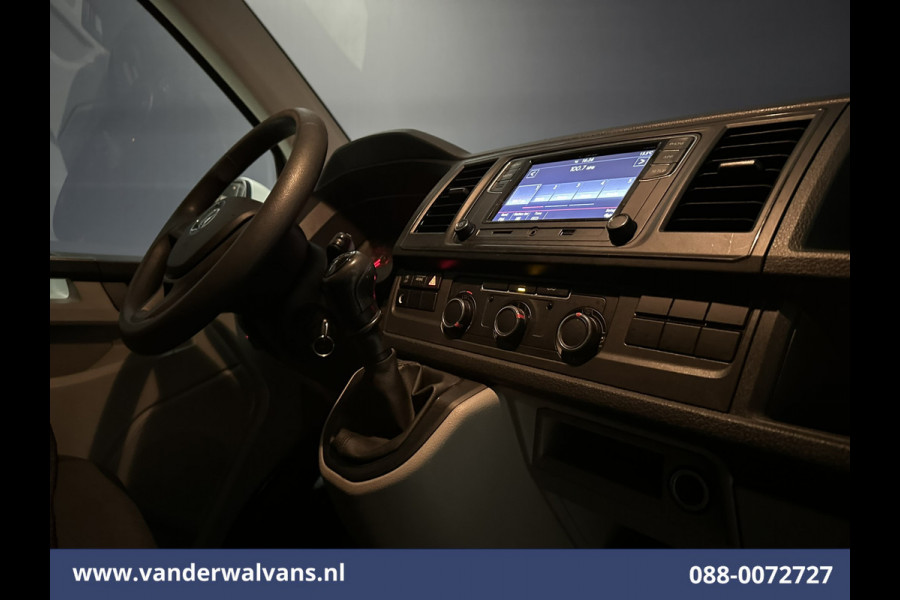 Volkswagen Transporter 2.0 TDI L2H1 Euro6 Airco | Camera | Apple Carplay | Trekhaak | Cruisecontrol Android Auto, Bijrijdersbank