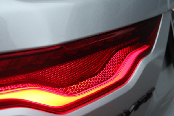 Jaguar F-Type P300 RWD R-Dynamic | Pano | Sporuitlaat | Meridian | 20''