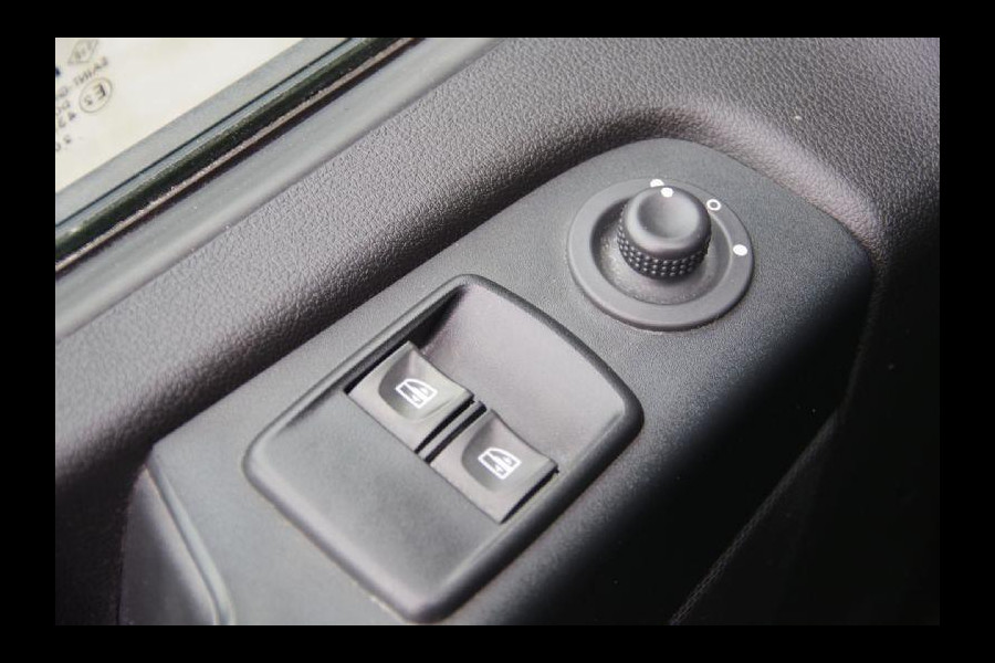 Renault Trafic 2.0 dCi SPORT 170PK AUT. LED, 2X SCHUIFDEUR, TREKHAAK, LEDER, CAMERA, NAVI, CRUISE, CLIMA, PARKEERSENSOREN, APPLE CARPLAY