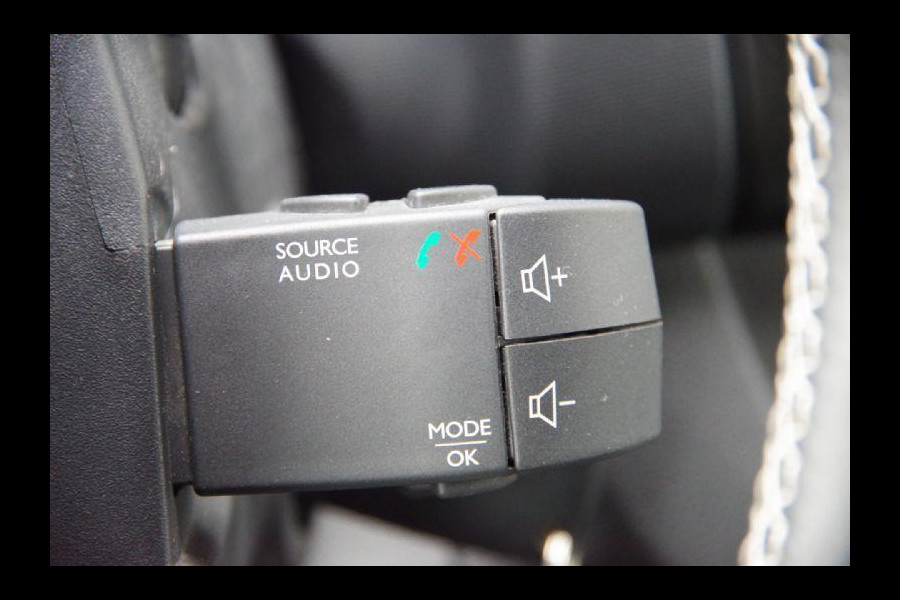 Renault Trafic 2.0 dCi SPORT 170PK AUT. LED, 2X SCHUIFDEUR, TREKHAAK, LEDER, CAMERA, NAVI, CRUISE, CLIMA, PARKEERSENSOREN, APPLE CARPLAY