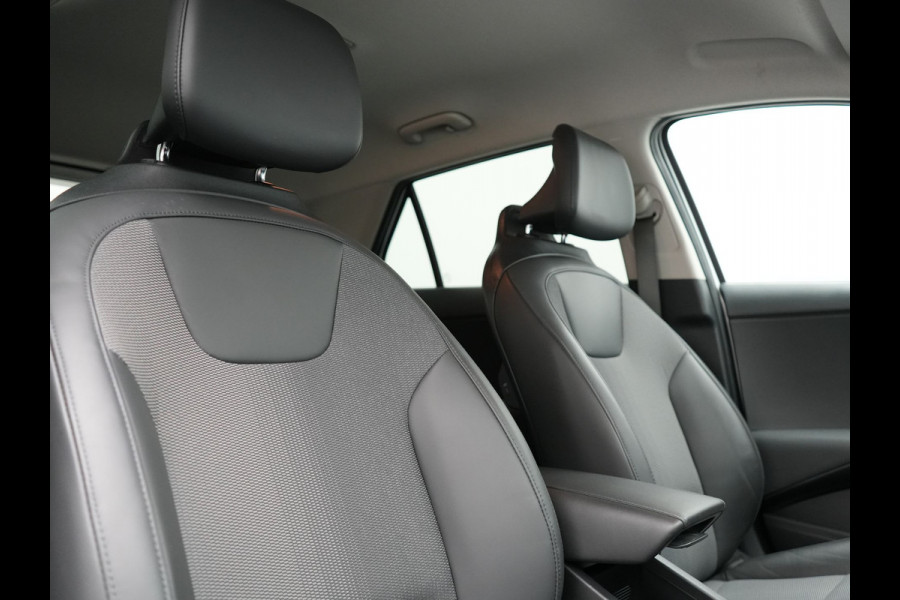 Kia Niro 1.6 GDi Dynamic Plus Line Plug In Hybrid 182pk Dealer O.H PHEV | Adaptive Cruise | Camera | Lederen Sportstoelen Verwarmd | Widescreen Navigatie | Blis | Keyless | Apple Carplay | Lane Assist | Virtual | DAB | 16" L.M |