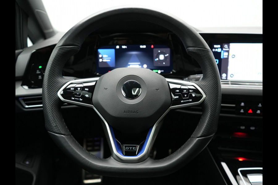 Volkswagen Golf 1.4 eHybrid GTE Plug In Hybrid 245pk Dealer O.H PHEV | Trekhaak Af Fabriek | Panodak | Adaptive Cruise | IQ Light | Camera | Sportstoelen & Stuur Verwarmd | Keyless | Blis | Navigatie | Virtual | DAB |