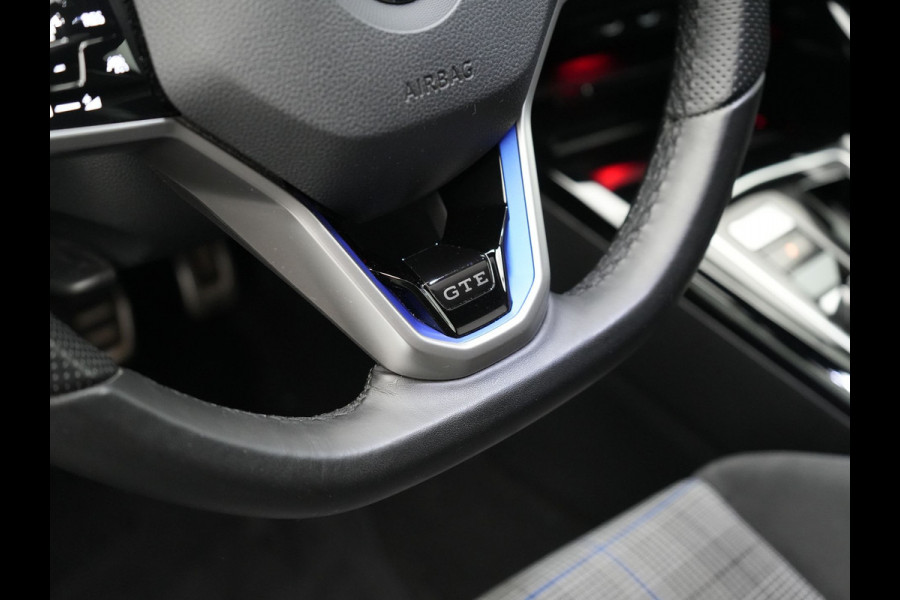 Volkswagen Golf 1.4 eHybrid GTE Plug In Hybrid 245pk Dealer O.H PHEV | Trekhaak Af Fabriek | Panodak | Adaptive Cruise | IQ Light | Camera | Sportstoelen & Stuur Verwarmd | Keyless | Blis | Navigatie | Virtual | DAB |