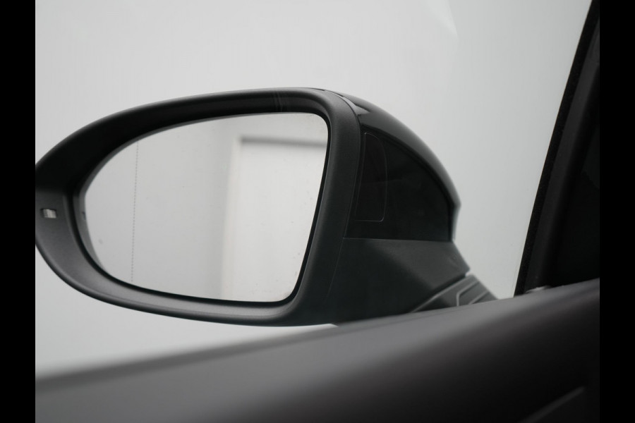 Volkswagen Golf 1.4 eHybrid GTE Plug In Hybrid 245pk Dealer O.H PHEV | Trekhaak Af Fabriek | Panodak | Adaptive Cruise | IQ Light | Camera | Sportstoelen & Stuur Verwarmd | Keyless | Blis | Navigatie | Virtual | DAB |