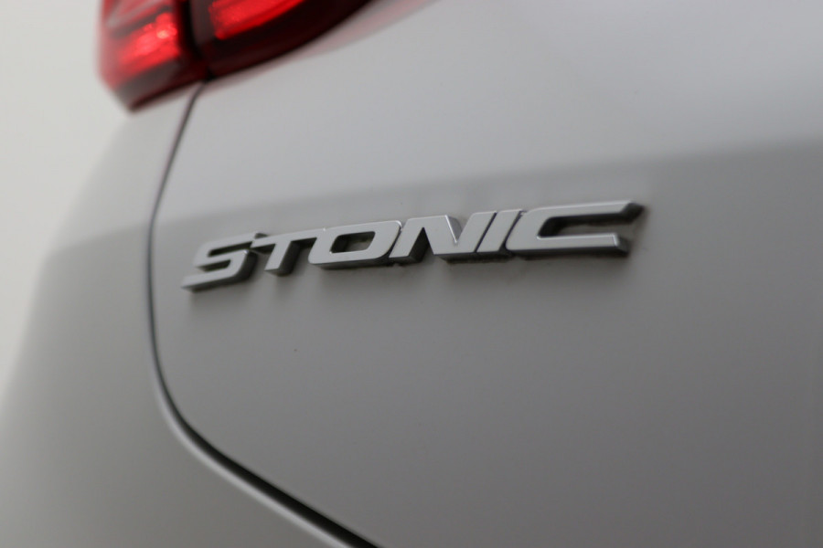 Kia Stonic 1.0 T-GDi DynamicLine Camera, Apple Carplay, Navigatie, Cruise, PDC, 17"