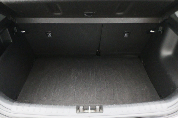 Kia Stonic 1.0 T-GDi DynamicLine Camera, Apple Carplay, Navigatie, Cruise, PDC, 17"