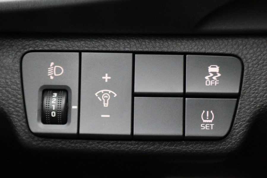 Kia Stonic 1.0 T-GDi DynamicLine Camera, Apple Carplay, Navigatie, Cruise, PDC, 17"