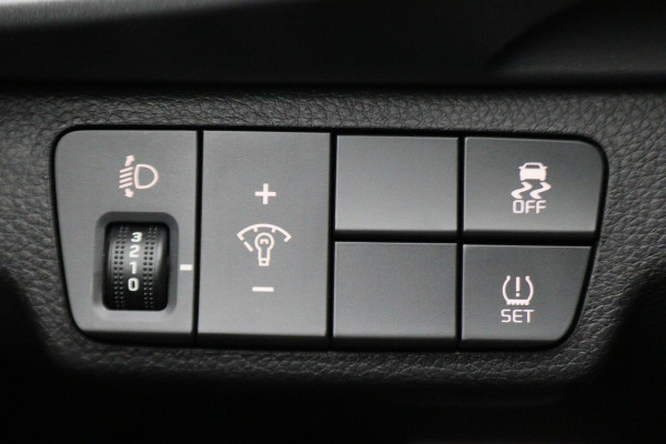 Kia Stonic 1.0 T-GDi DynamicLine Camera, Apple Carplay, Navigatie, Cruise, PDC, 17"