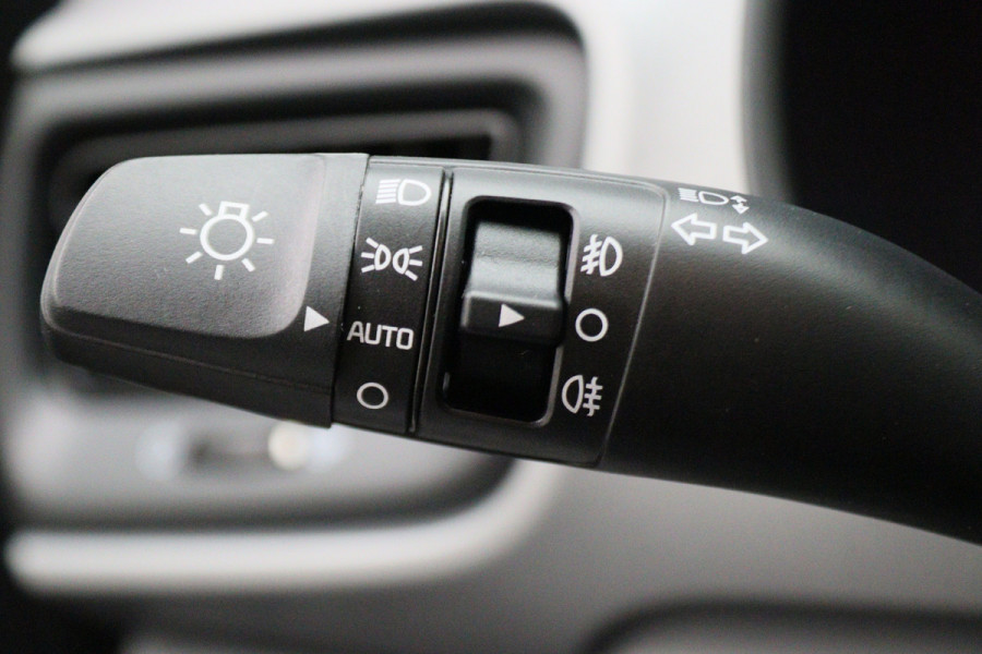 Kia Stonic 1.0 T-GDi DynamicLine Camera, Apple Carplay, Navigatie, Cruise, PDC, 17"