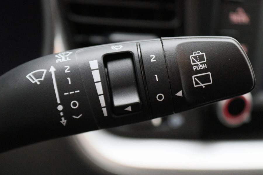 Kia Stonic 1.0 T-GDi DynamicLine Camera, Apple Carplay, Navigatie, Cruise, PDC, 17"