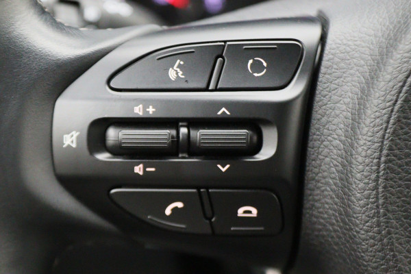 Kia Stonic 1.0 T-GDi DynamicLine Camera, Apple Carplay, Navigatie, Cruise, PDC, 17"