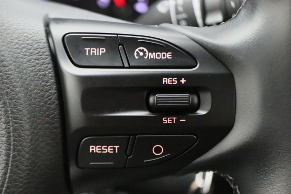 Kia Stonic 1.0 T-GDi DynamicLine Camera, Apple Carplay, Navigatie, Cruise, PDC, 17"