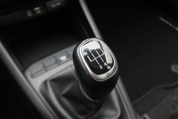 Kia Stonic 1.0 T-GDi DynamicLine Camera, Apple Carplay, Navigatie, Cruise, PDC, 17"