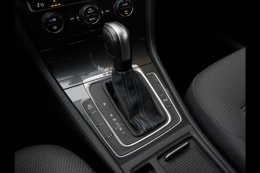 Volkswagen e-Golf E-DITION | Navigatie | Climate Control | ACC | Stoelverwarming| SOH 89%