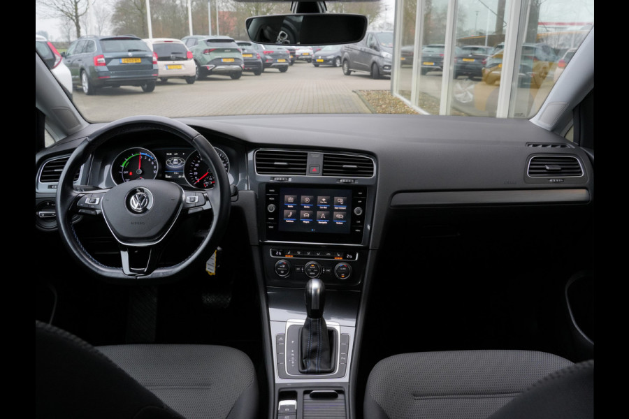 Volkswagen e-Golf E-DITION | Navigatie | Climate Control | ACC | Stoelverwarming| SOH 89%
