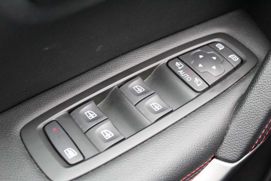 Renault Kadjar 1.3 TCe 160PK Black Edition | Trekhaak | Panoramadak | BLIS | Bose | Alcantara