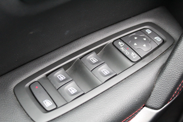 Renault Kadjar 1.3 TCe 160PK Black Edition | Trekhaak | Panoramadak | BLIS | Bose | Alcantara