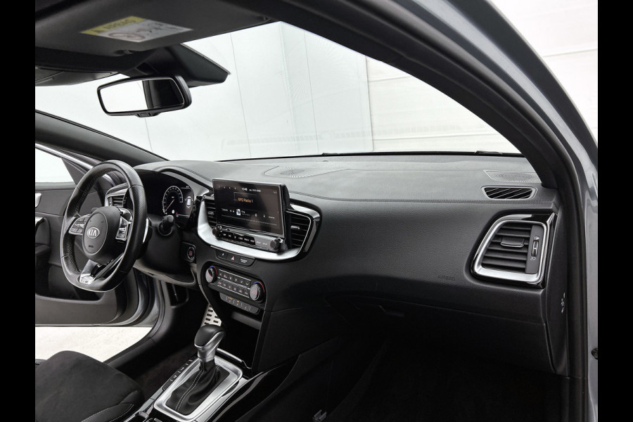 Kia ProCeed 1.5 T-GDI GT-Line (PANORAMADAK, STOEL-/STUURVERWARMING, NAVIGATIE, CAMERA)