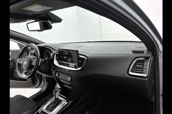 Kia ProCeed 1.5 T-GDI GT-Line (PANORAMADAK, STOEL-/STUURVERWARMING, NAVIGATIE, CAMERA)