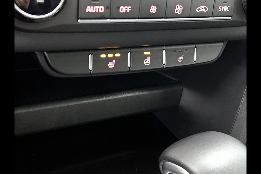 Kia ProCeed 1.5 T-GDI GT-Line (PANORAMADAK, STOEL-/STUURVERWARMING, NAVIGATIE, CAMERA)