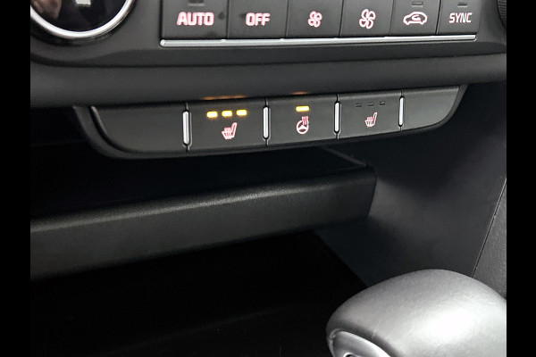 Kia ProCeed 1.5 T-GDI GT-Line (PANORAMADAK, STOEL-/STUURVERWARMING, NAVIGATIE, CAMERA)