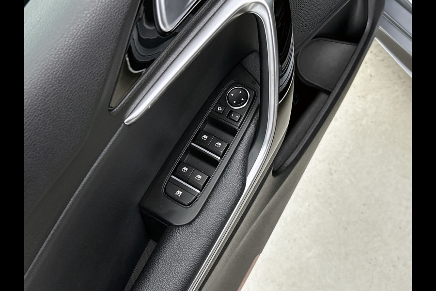 Kia ProCeed 1.5 T-GDI GT-Line (PANORAMADAK, STOEL-/STUURVERWARMING, NAVIGATIE, CAMERA)